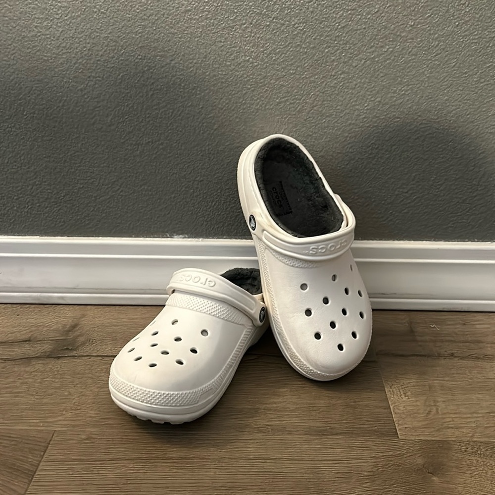 Women’s Crocs Shoes, Size 7